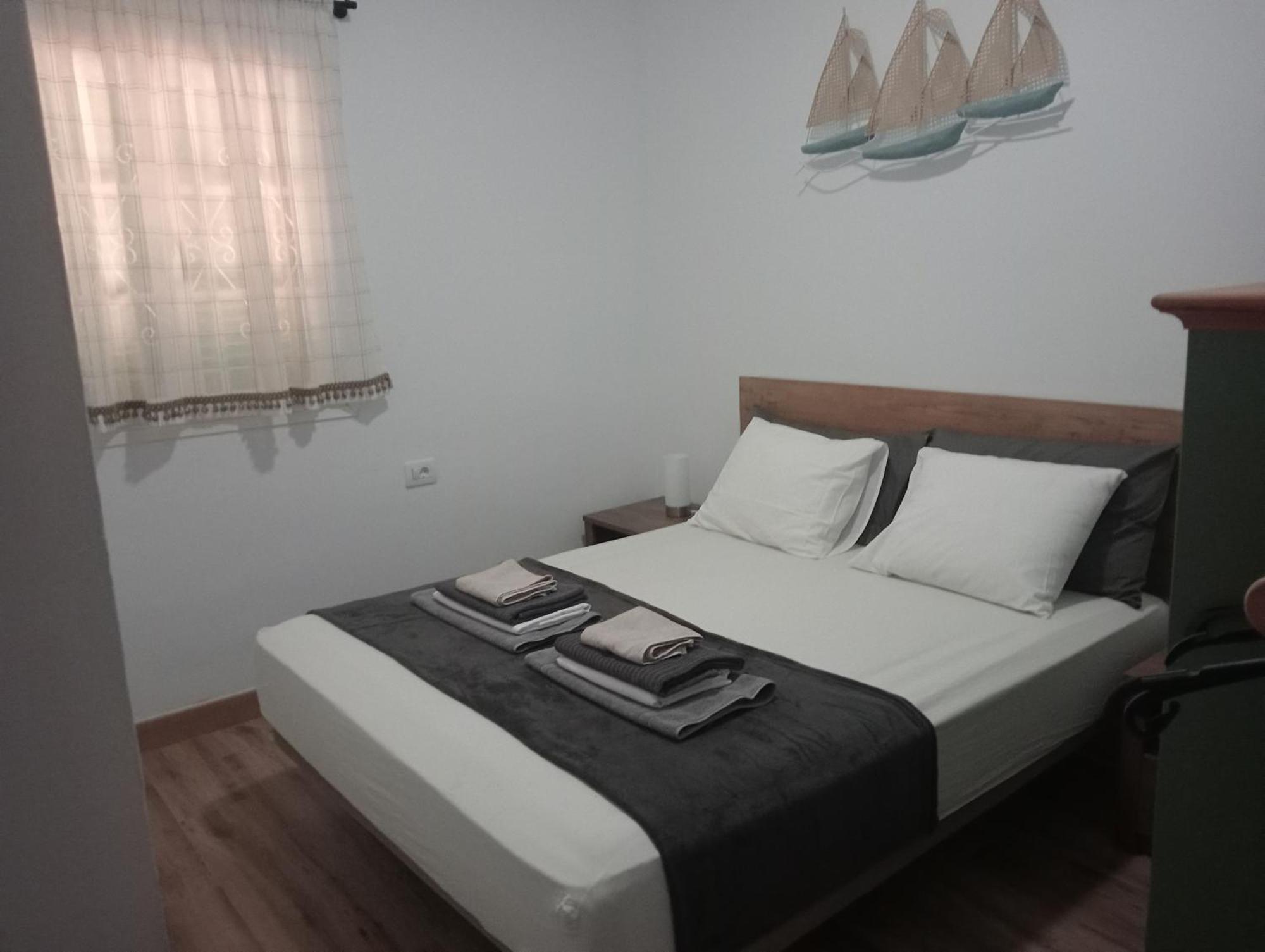 Beautiful With Heated Private Pool, Cristianos Holiday home