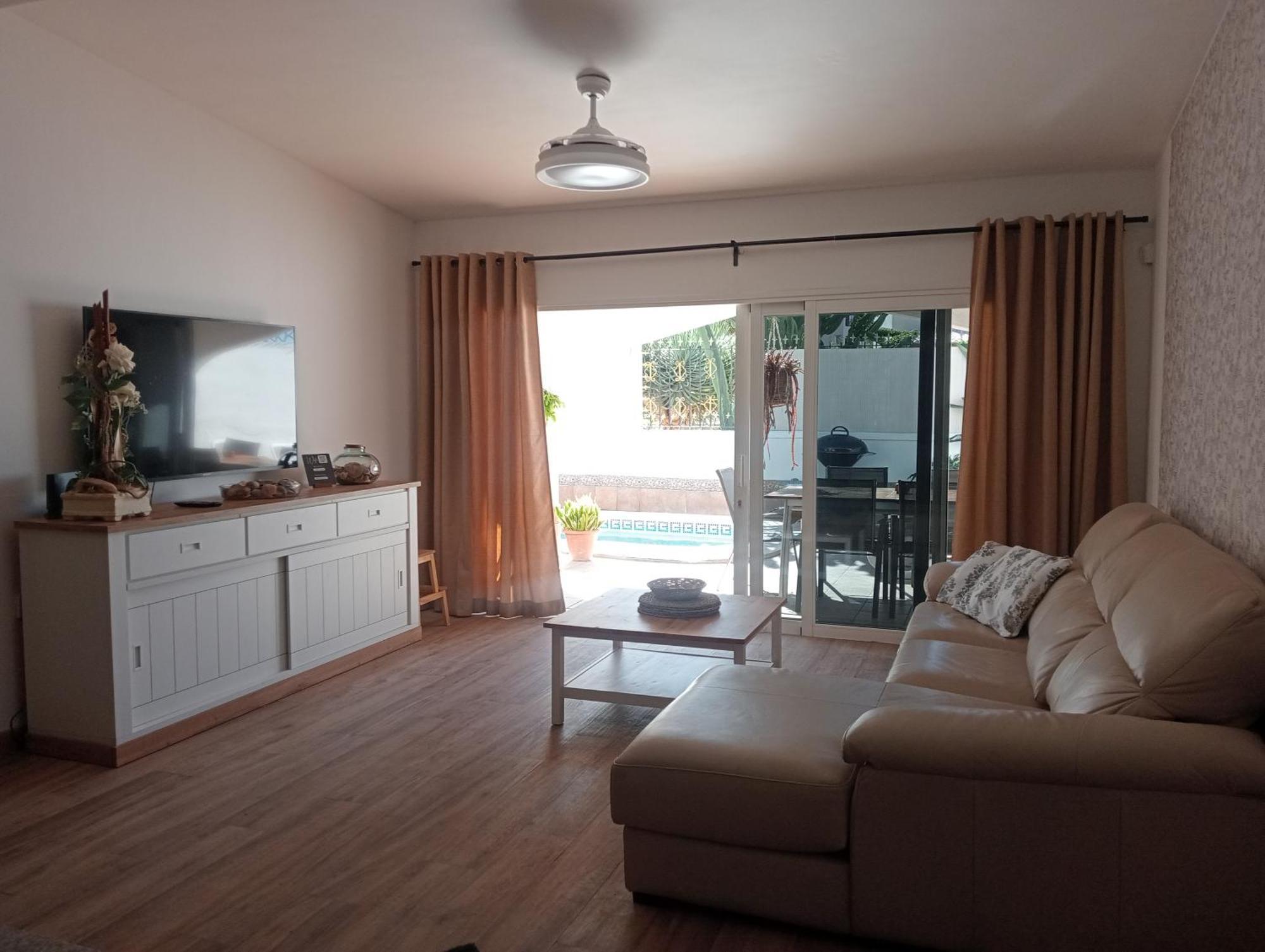 Beautiful With Heated Private Pool, Cristianos Vakantiehuis